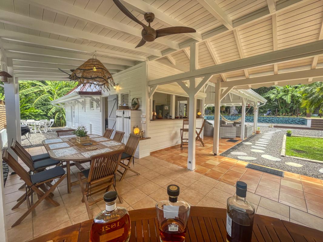 25. Location villa piscine proche plage Deshaies Guadeloupe_Terrasse